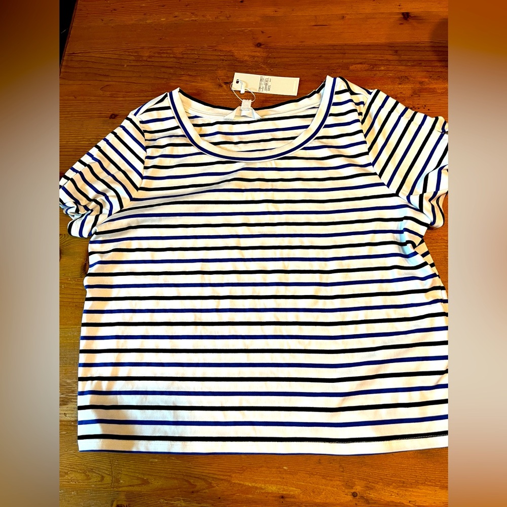 Bb Dakota cropped tee blue and black stripe size small, ties on sleeve NWT